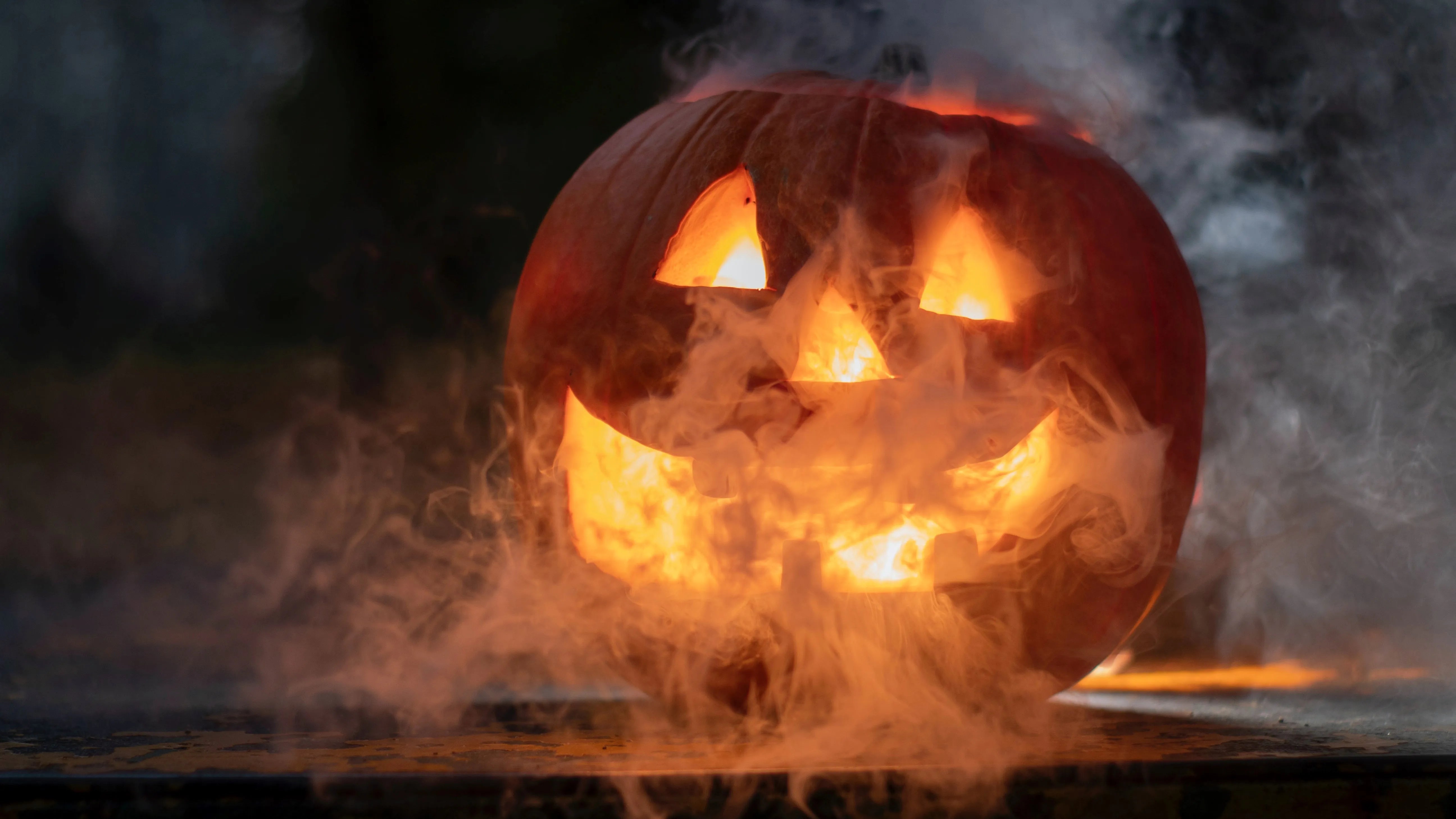 As velas e o fascínio assustador do Halloween